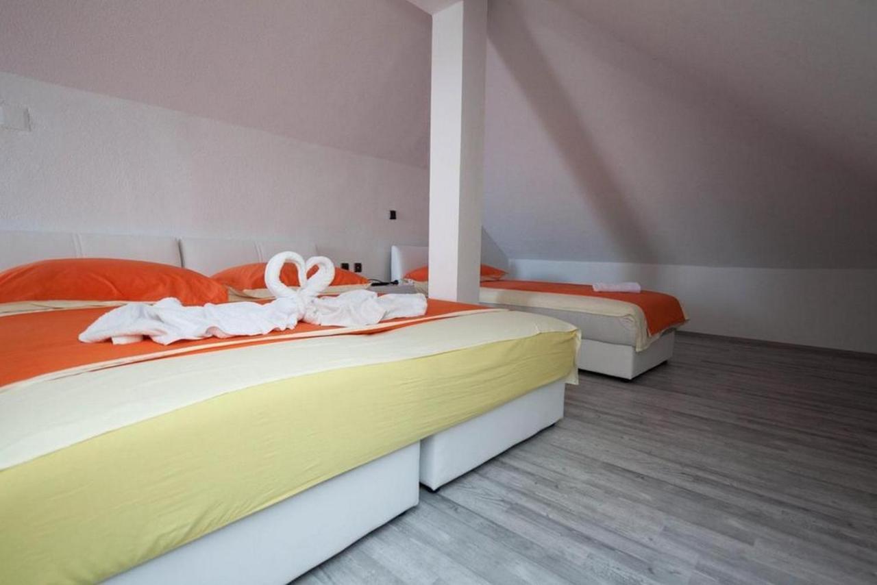 Rooms Aladino トロギール 部屋 写真